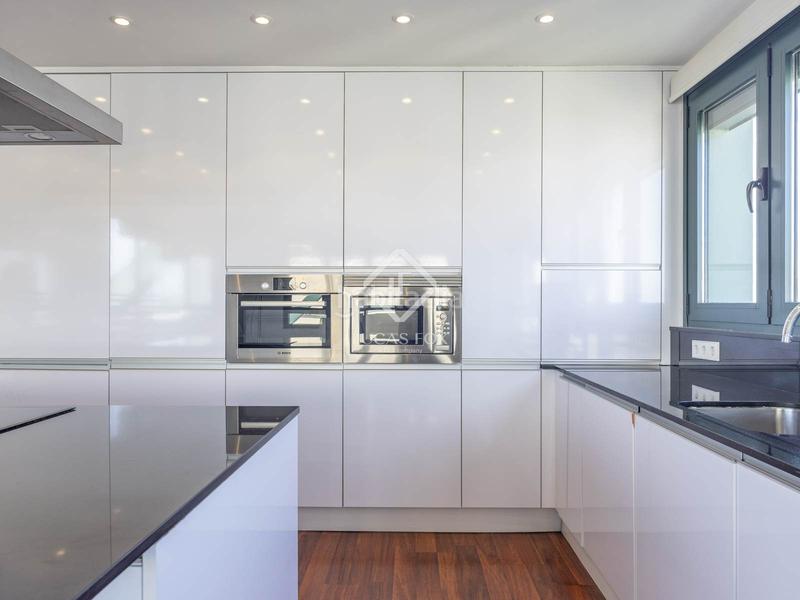 Foto 2de9dab2-897b-4f6b-81f9-7ca98eb3887a. Penthouse with parking pool in Ciutat de les Ciències i de les Arts - Justicia Valencia