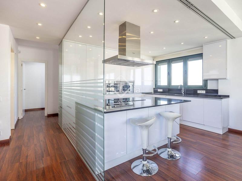 Foto 33c963d1-4d7c-4e2e-9216-72d63b9b3be3. Penthouse with parking pool in Ciutat de les Ciències i de les Arts - Justicia Valencia