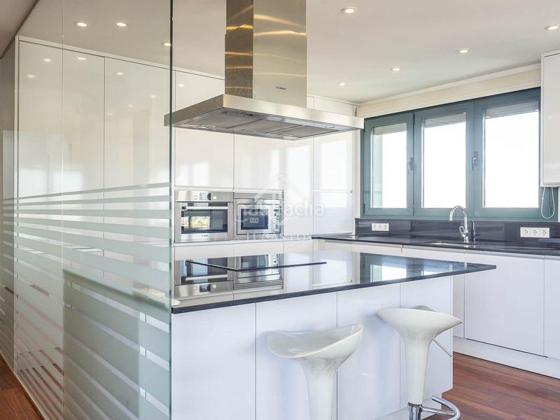 Foto 3a36d3d1-397d-4204-9d8a-5d67b2ece4fa. Penthouse with parking pool in Ciutat de les Ciències i de les Arts - Justicia Valencia