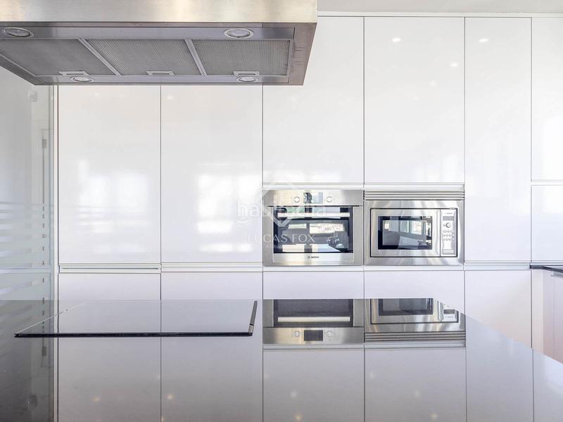 Foto 646f5418-cb3e-45b3-8855-1eed9a82eccb. Penthouse with parking pool in Ciutat de les Ciències i de les Arts - Justicia Valencia