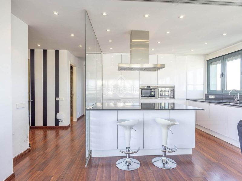 Foto 74814698-f9f7-41e9-b5b1-b5e8a654c08a. Penthouse with parking pool in Ciutat de les Ciències i de les Arts - Justicia Valencia