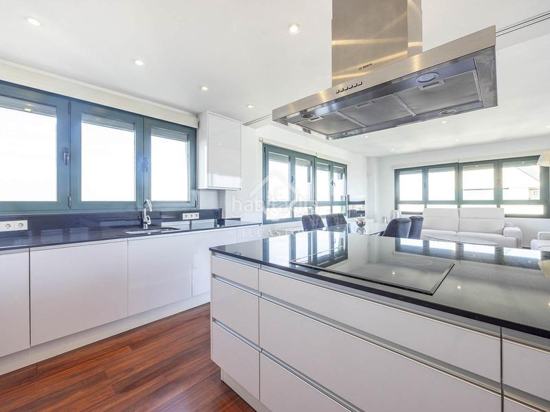 Foto 8c19e2a6-f30c-4794-8747-d81ef7456f1b. Penthouse with parking pool in Ciutat de les Ciències i de les Arts - Justicia Valencia