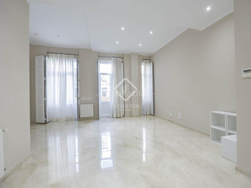Foto f55a84a3-6186-489e-a237-96cd804d1424. Rent flat with heating parking in Gran Via Valencia