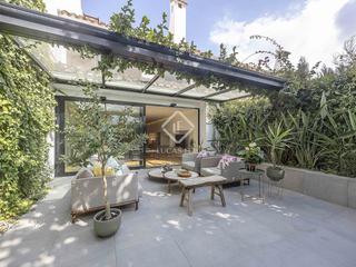 Chalet à Rocafort. Exclusiva casa adosada, totalmente renovada, en venta en una urb