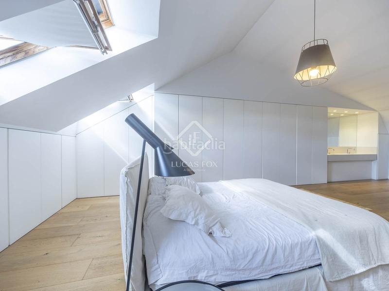 Foto 031bf0b5-7628-4090-928c-5cf6938982a8. Chalet exclusiva casa adosada, totalmente renovada, en venta en una urbanización privada con piscina y seguridad 24h en Rocafort