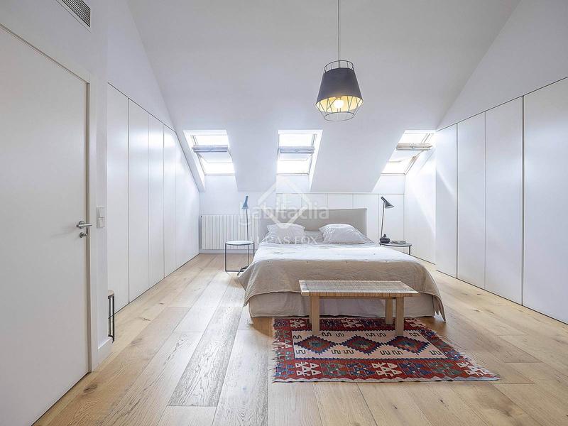 Foto 051a2805-71f2-475a-b3b2-05cdd5c737af. Chalet exclusiva casa adosada, totalmente renovada, en venta en una urbanización privada con piscina y seguridad 24h en Rocafort