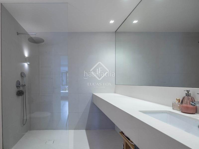 Foto 11d7efb2-bc31-44ed-94b1-e3ce85c8b864. Chalet exclusiva casa adosada, totalmente renovada, en venta en una urbanización privada con piscina y seguridad 24h en Rocafort