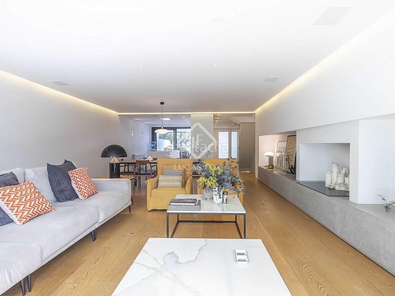 Foto 1477766b-2978-4583-a74d-b84bb8fb7a0e. Chalet exclusiva casa adosada, totalmente renovada, en venta en una urbanización privada con piscina y seguridad 24h en Rocafort