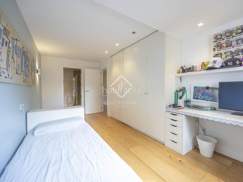 Foto 2ae1ba7f-b6d4-4aeb-9432-561c9ff9b4de. Chalet exclusiva casa adosada, totalmente renovada, en venta en una urbanización privada con piscina y seguridad 24h en Rocafort