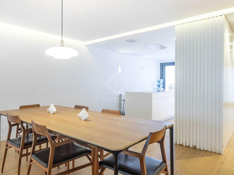 Foto 4072fbe4-f702-4982-9f5f-bb14892f1b0a. Chalet exclusiva casa adosada, totalmente renovada, en venta en una urbanización privada con piscina y seguridad 24h en Rocafort