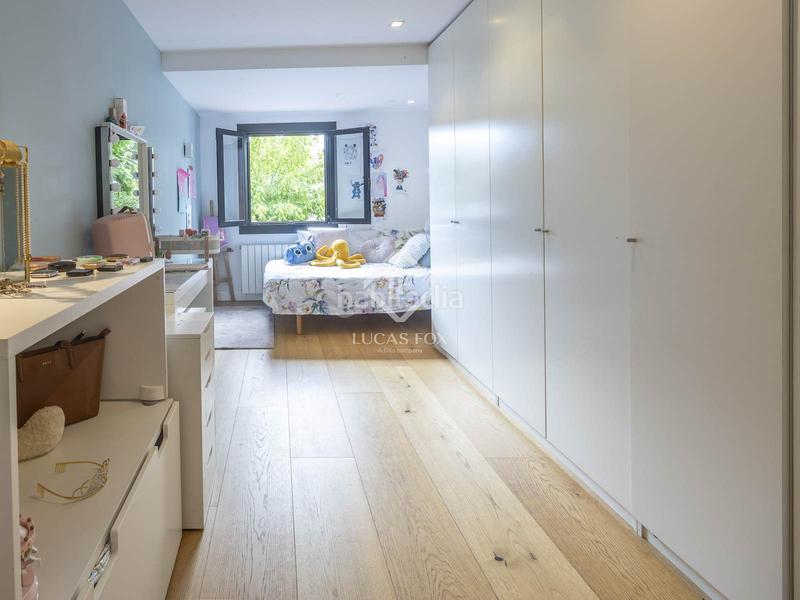 Foto 47480662-9f36-4412-ba93-aab44f79097d. Chalet exclusiva casa adosada, totalmente renovada, en venta en una urbanización privada con piscina y seguridad 24h en Rocafort