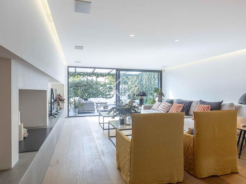 Foto 4850d6bd-57e3-4808-bd05-0248fb7ef441. Chalet exclusiva casa adosada, totalmente renovada, en venta en una urbanización privada con piscina y seguridad 24h en Rocafort