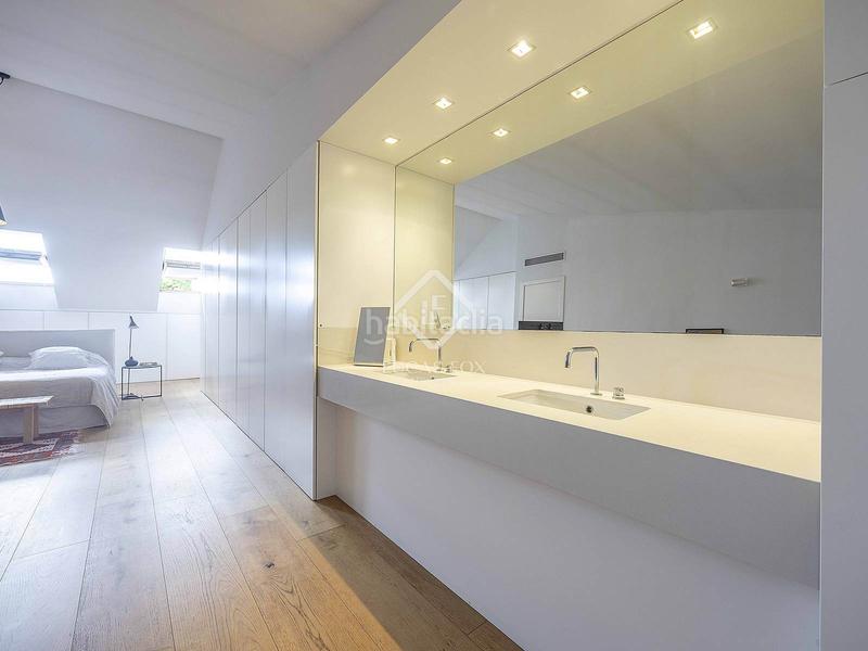 Foto 6d94b442-3c2c-4813-9ecb-6ddea8d475ff. Chalet exclusiva casa adosada, totalmente renovada, en venta en una urbanización privada con piscina y seguridad 24h en Rocafort