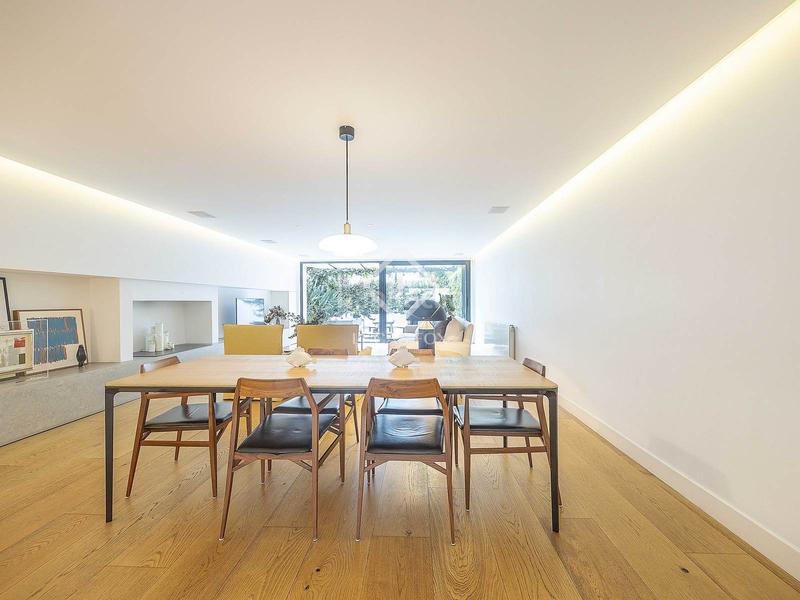 Foto 9efeef19-5cb6-494c-9ec3-7fac98add791. Chalet exclusiva casa adosada, totalmente renovada, en venta en una urbanización privada con piscina y seguridad 24h en Rocafort