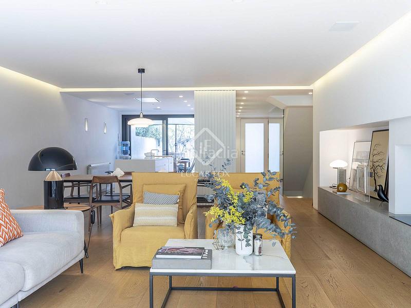 Foto ae74f566-062f-4235-88dd-26884c194c05. Chalet exclusiva casa adosada, totalmente renovada, en venta en una urbanización privada con piscina y seguridad 24h en Rocafort