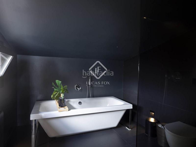 Foto af0375c7-ef25-4a6d-8dc1-41332c2b019d. Chalet exclusiva casa adosada, totalmente renovada, en venta en una urbanización privada con piscina y seguridad 24h en Rocafort