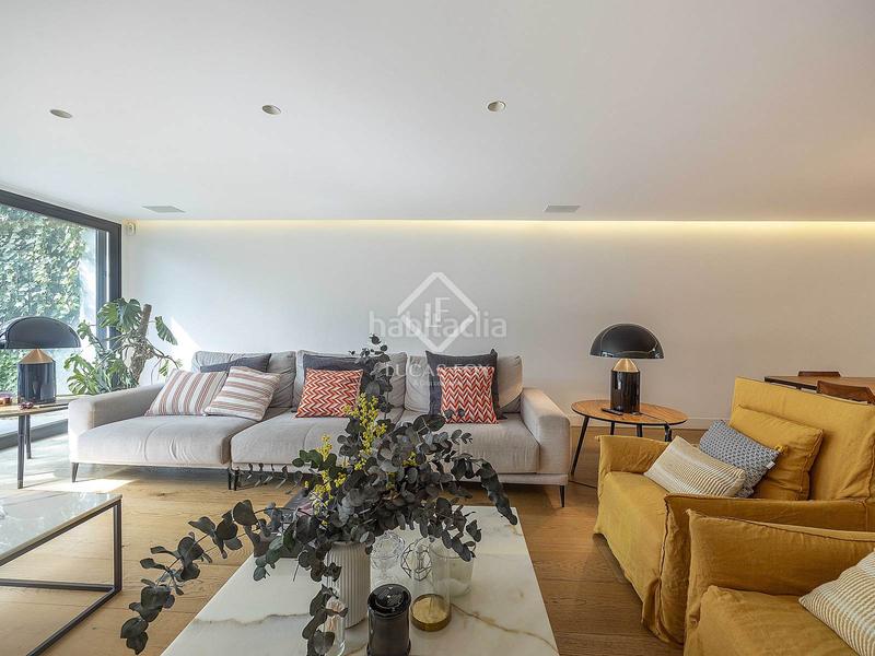 Foto b524a0d5-44f9-47a2-9209-00ab95ffc191. Chalet exclusiva casa adosada, totalmente renovada, en venta en una urbanización privada con piscina y seguridad 24h en Rocafort