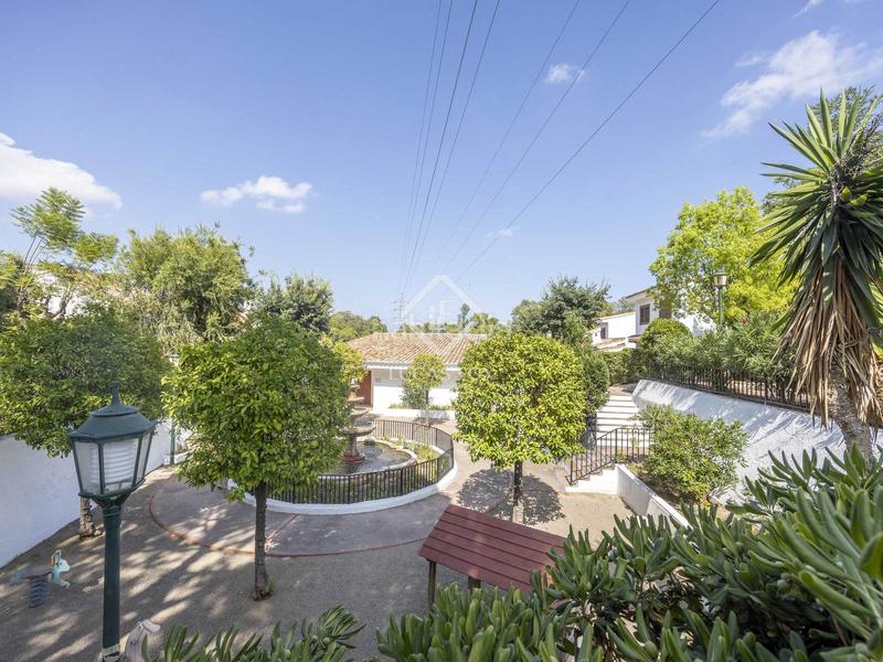 Foto bcb37b57-9c32-4449-977b-32093fb09e8a. Chalet exclusiva casa adosada, totalmente renovada, en venta en una urbanización privada con piscina y seguridad 24h en Rocafort