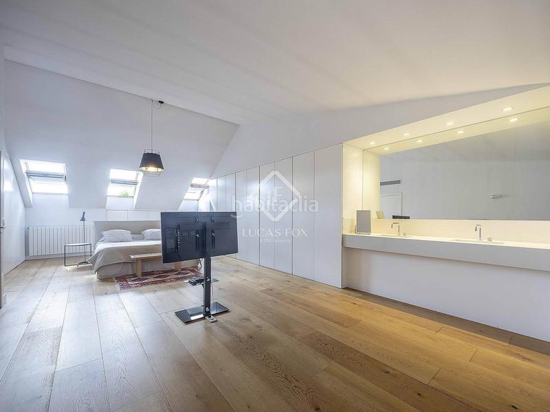 Foto ca06e99b-01ee-4531-a0cb-8a6e6ed69361. Chalet exclusiva casa adosada, totalmente renovada, en venta en una urbanización privada con piscina y seguridad 24h en Rocafort