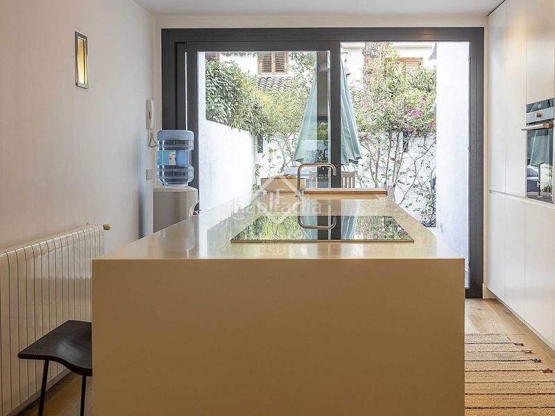 Foto e2b15ec9-17ec-4999-8e57-a75342c45db5. Chalet exclusiva casa adosada, totalmente renovada, en venta en una urbanización privada con piscina y seguridad 24h en Rocafort