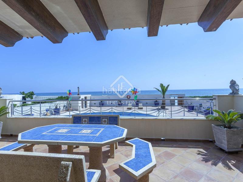 Foto 21594c7f-f3db-4e37-843a-eeec1c1885f1. Xalet amb calefacció aparcament piscina a El Perellonet Valencia