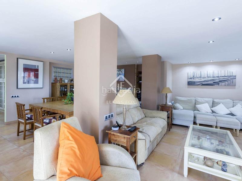 Foto 2f1adc6e-1429-490b-8704-a3467992468c. Xalet amb calefacció aparcament piscina a El Perellonet Valencia