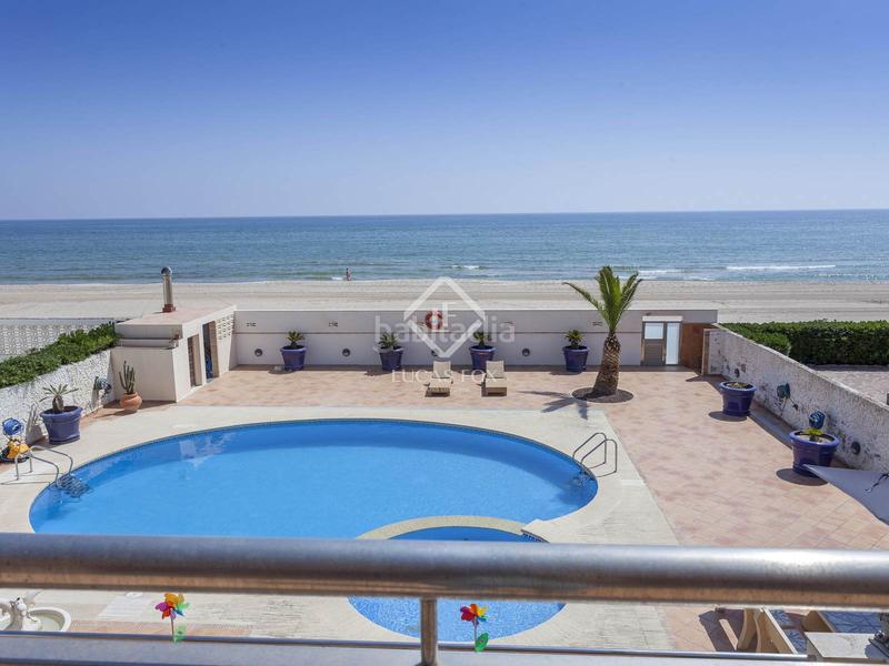 Foto 30999930-e1c6-472d-b04e-886d4dce2205. Xalet amb calefacció aparcament piscina a El Perellonet Valencia