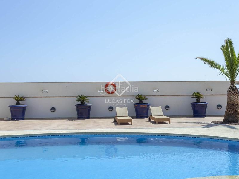 Foto 3127207b-2c28-4c9d-87b4-7988e19e578d. Xalet amb calefacció aparcament piscina a El Perellonet Valencia