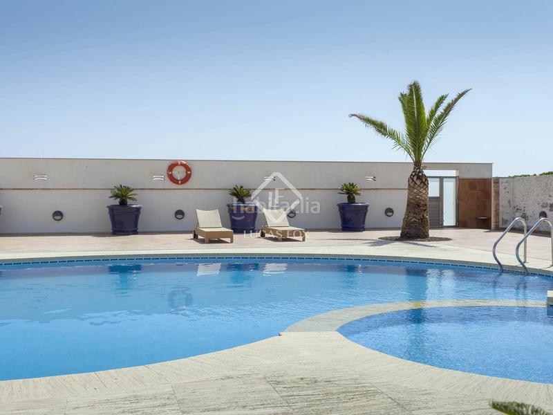 Foto 33d96d15-0430-47f8-a578-7d8550fb4cda. Xalet amb calefacció aparcament piscina a El Perellonet Valencia