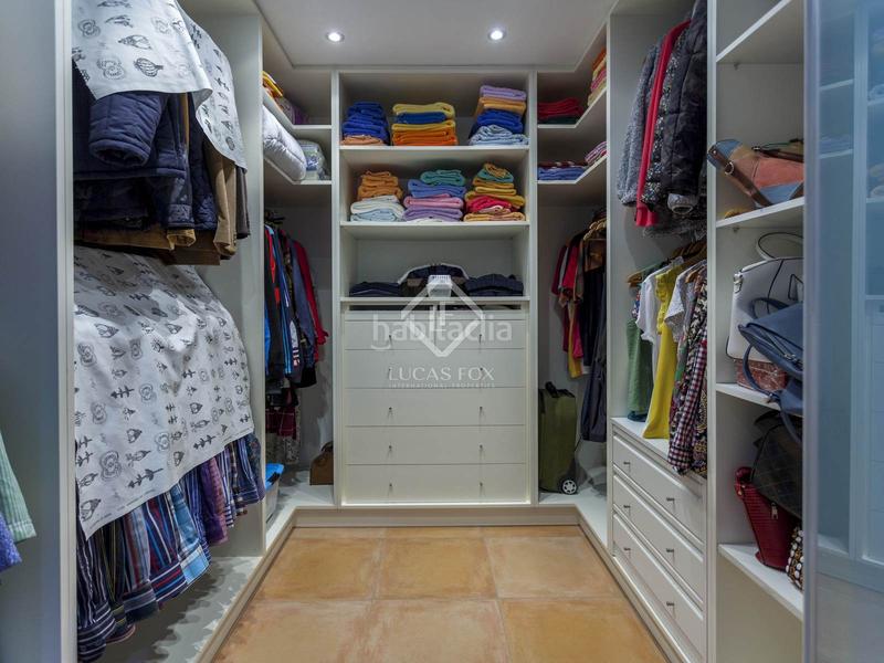 Foto 38cff73a-5e8f-407a-9d2e-ef6437da21b1. Xalet amb calefacció aparcament piscina a El Perellonet Valencia