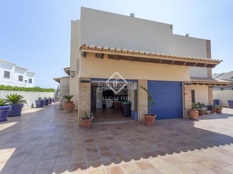 Foto 4673d6f3-c005-4e44-bedd-27dc6cdba5ac. Xalet amb calefacció aparcament piscina a El Perellonet Valencia