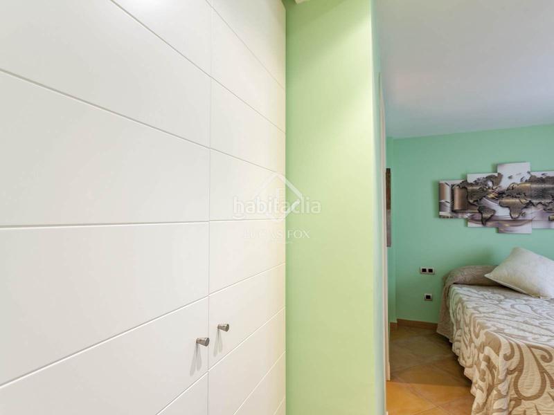 Foto 495d0861-46f8-4876-bf28-d3f6d9e6eaf6. Xalet amb calefacció aparcament piscina a El Perellonet Valencia