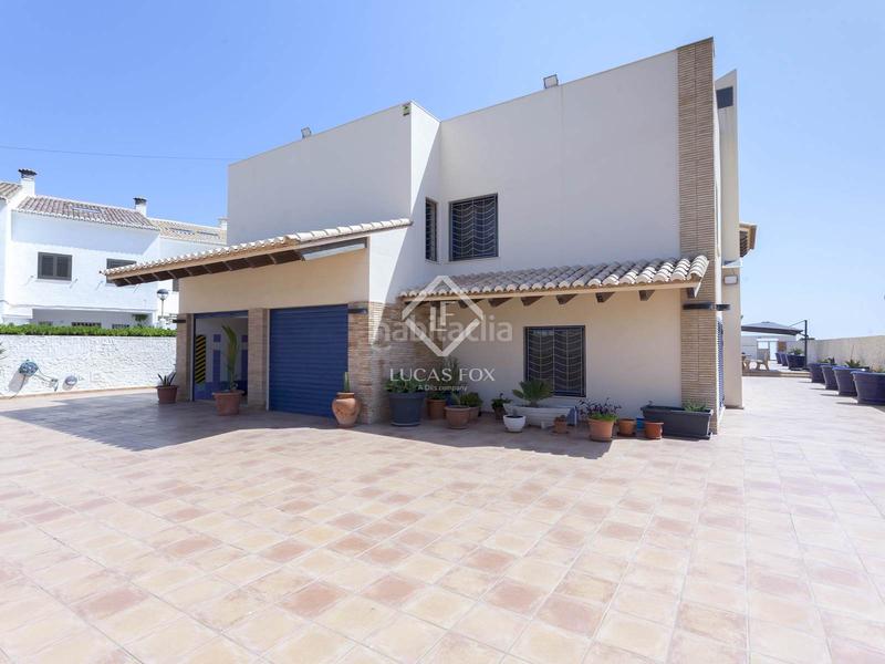 Foto 4e119a6e-bcd3-4e18-bd47-5f2575d7e8ce. Xalet amb calefacció aparcament piscina a El Perellonet Valencia