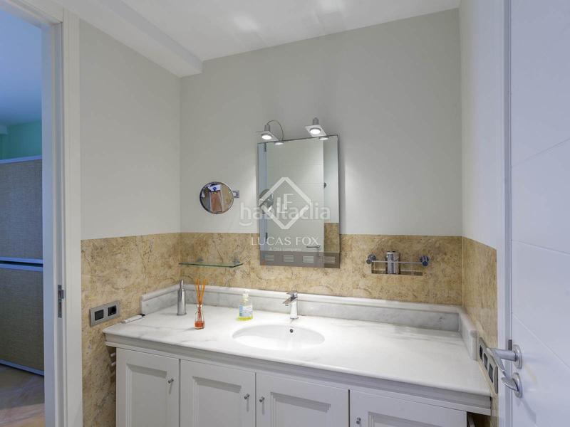 Foto 77b8511c-be5b-4d9c-b8a2-34ec7b245aa1. Xalet amb calefacció aparcament piscina a El Perellonet Valencia