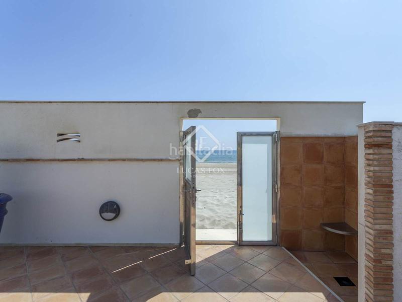 Foto 7bd45f52-fd6a-49f1-b6da-f1c6b81a357a. Xalet amb calefacció aparcament piscina a El Perellonet Valencia