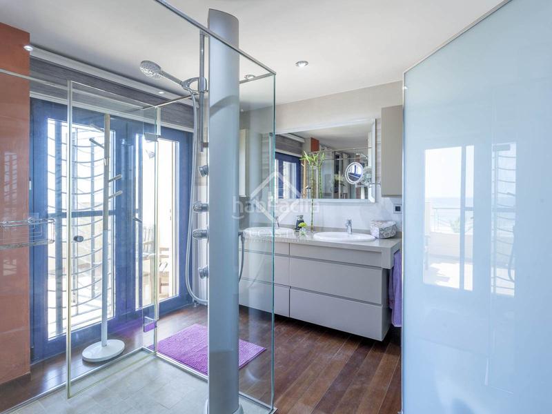 Foto 84aa39f4-e6d7-4731-b732-204e2fe689d9. Xalet amb calefacció aparcament piscina a El Perellonet Valencia