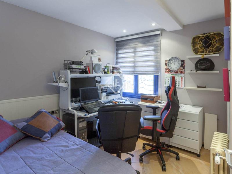 Foto 86ebc78b-e4dd-488b-a2de-1de79d3e7ecb. Xalet amb calefacció aparcament piscina a El Perellonet Valencia