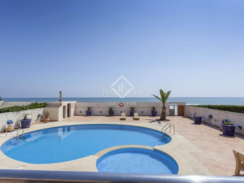 Foto 9ca71593-16c8-4b12-944d-2652a2bac00f. Xalet amb calefacció aparcament piscina a El Perellonet Valencia