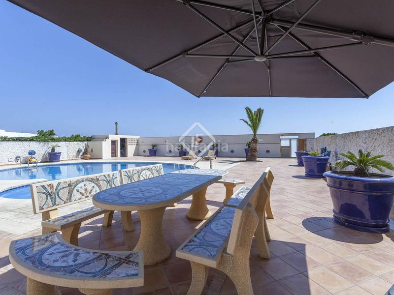 Foto acd4d9a4-f7db-433e-8811-7a7f02f9c249. Xalet amb calefacció aparcament piscina a El Perellonet Valencia