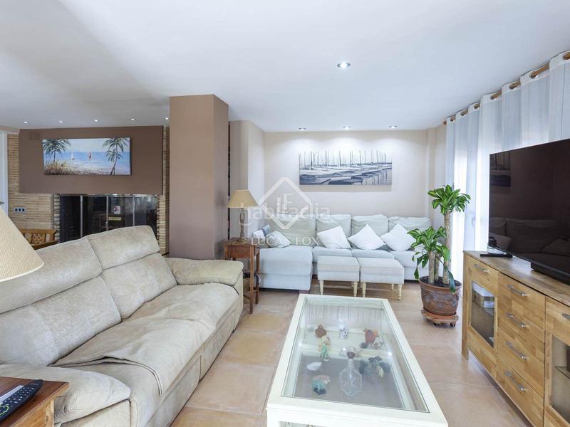 Foto b133249c-91a1-43ea-a0ea-039612c3927e. Xalet amb calefacció aparcament piscina a El Perellonet Valencia