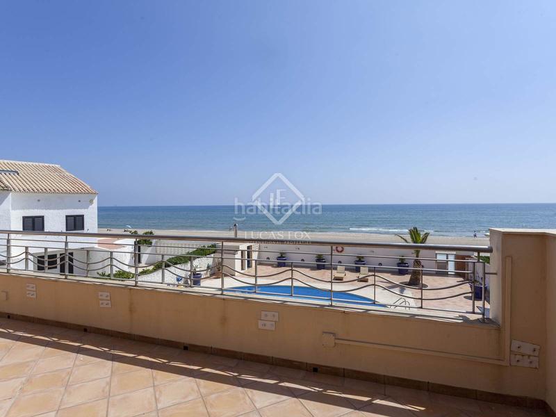 Foto b9cde8f1-d816-48ab-8b54-9e2faaee6bd6. Xalet amb calefacció aparcament piscina a El Perellonet Valencia