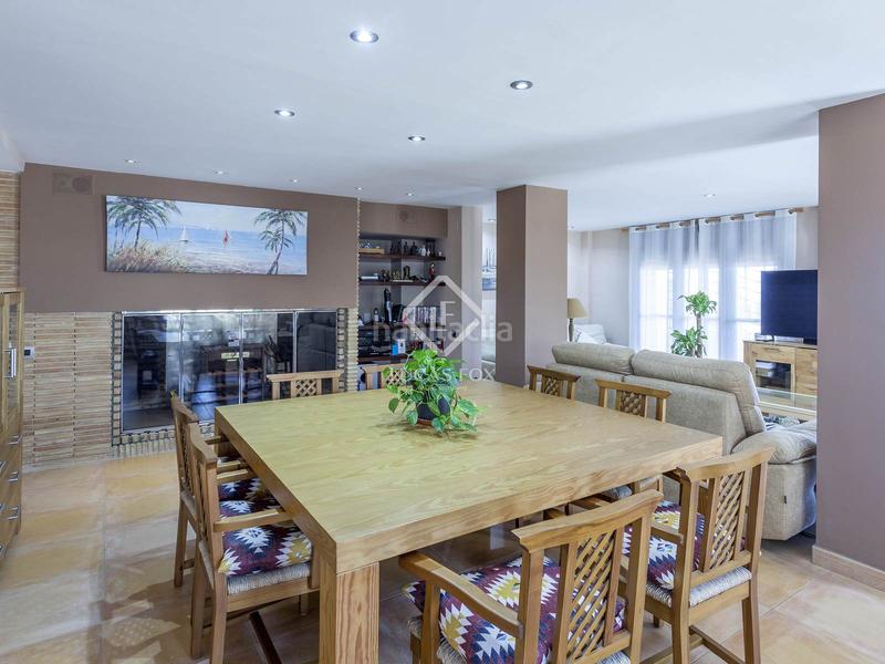 Foto fd0e0821-ea4d-4e04-870e-c64ab97c0afe. Xalet amb calefacció aparcament piscina a El Perellonet Valencia