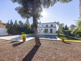 Chalet à San Antonio de Benagéber. Casa  villa de obra nueva de 4 dormitorios en venta en san anton