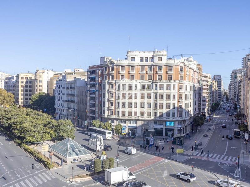 Foto 4e8e8834-97f9-428d-aa72-ca0c9e236799. Piso espaciosa vivienda en ubicación inmejorable 226 m en el corazón de la ciudad! en Valencia