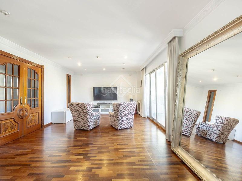 Foto 52ee4584-e85e-40ce-ab96-29840f228150. Piso espaciosa vivienda en ubicación inmejorable 226 m en el corazón de la ciudad! en Valencia