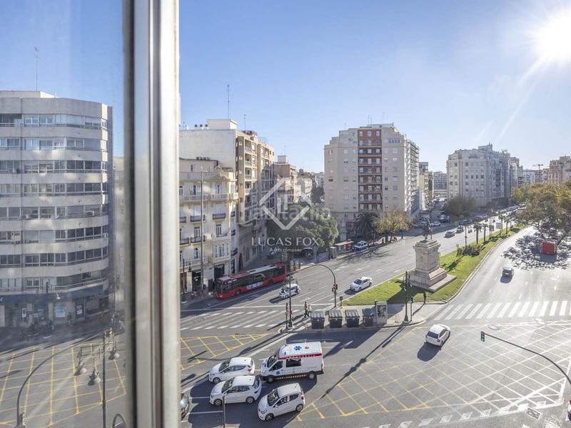 Foto f9dfb5a8-7b9e-4b30-ac89-622a59277eb2. Piso espaciosa vivienda en ubicación inmejorable 226 m en el corazón de la ciudad! en Valencia
