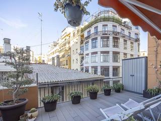 Rent Penthouse in El Mercat. Exclusivo ático en alquiler con terraza en pleno centro de valèn