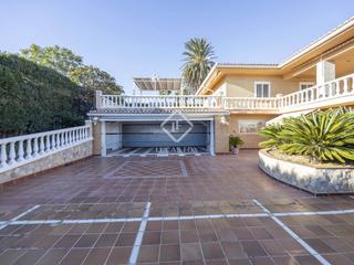 Xalet a Picassent. Casa  villa de 5 dormitorios con 1,050m de jardín en venta en va