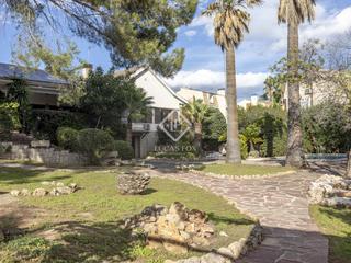 Xalet a La Cañada. Excelente villa de 7 dormitorios con piscina en venta en la cany