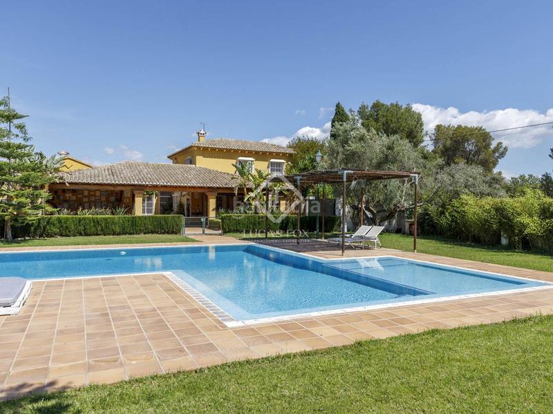 Foto a93cfd6c-b6e1-4379-900d-a34607954fa8. Mas avec parking piscine dans Rocafort